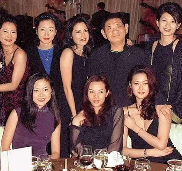 中國香港女明星，自信之光，展現(xiàn)變化之力