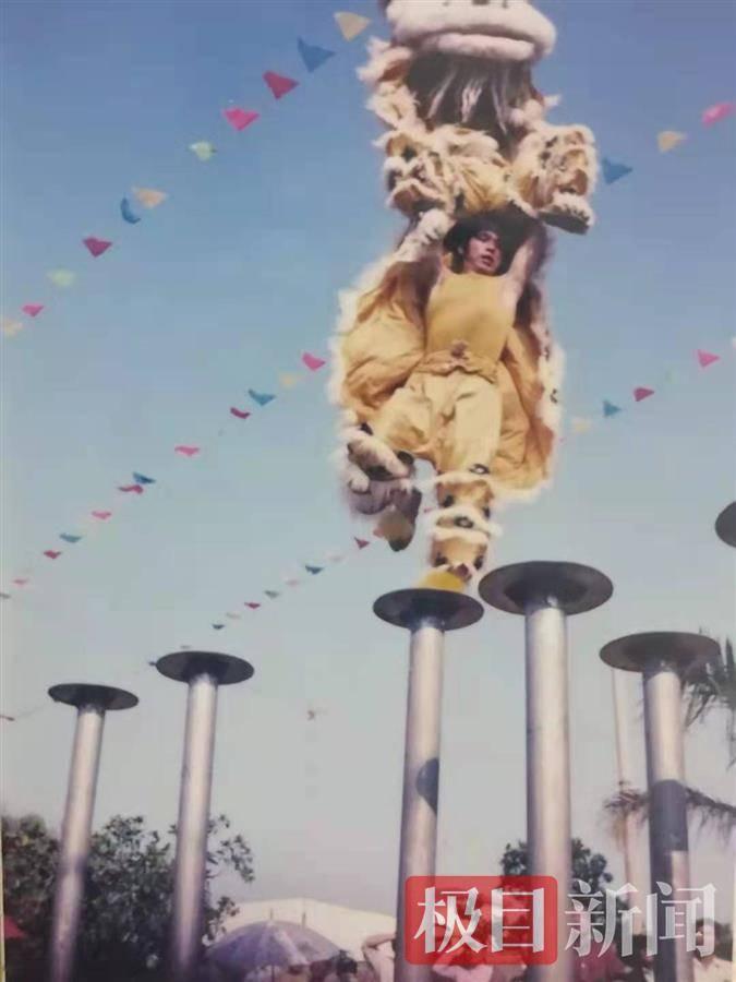 藤縣獅王比賽視頻，小巷深處的獨(dú)特魅力展現(xiàn)獅王風(fēng)采
