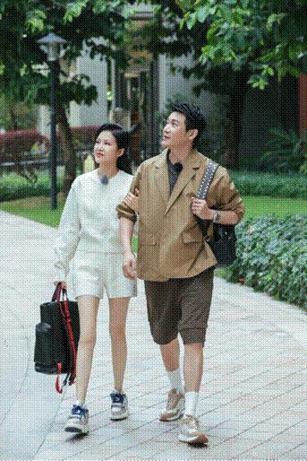 麥迪娜姜潮愛情事業(yè)雙豐收，最新動態(tài)揭秘